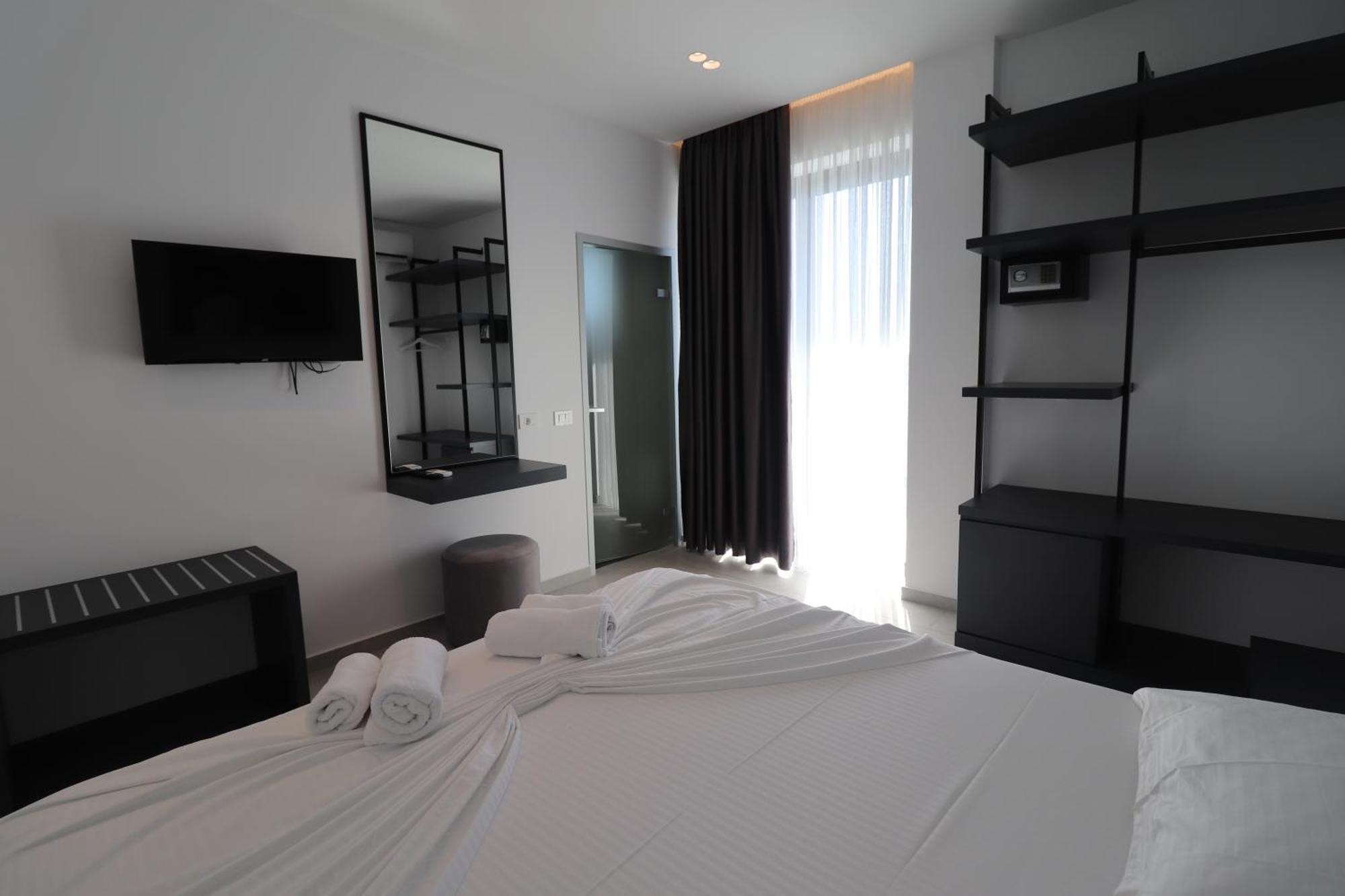 Adele Hotel Ksamil Eksteriør billede