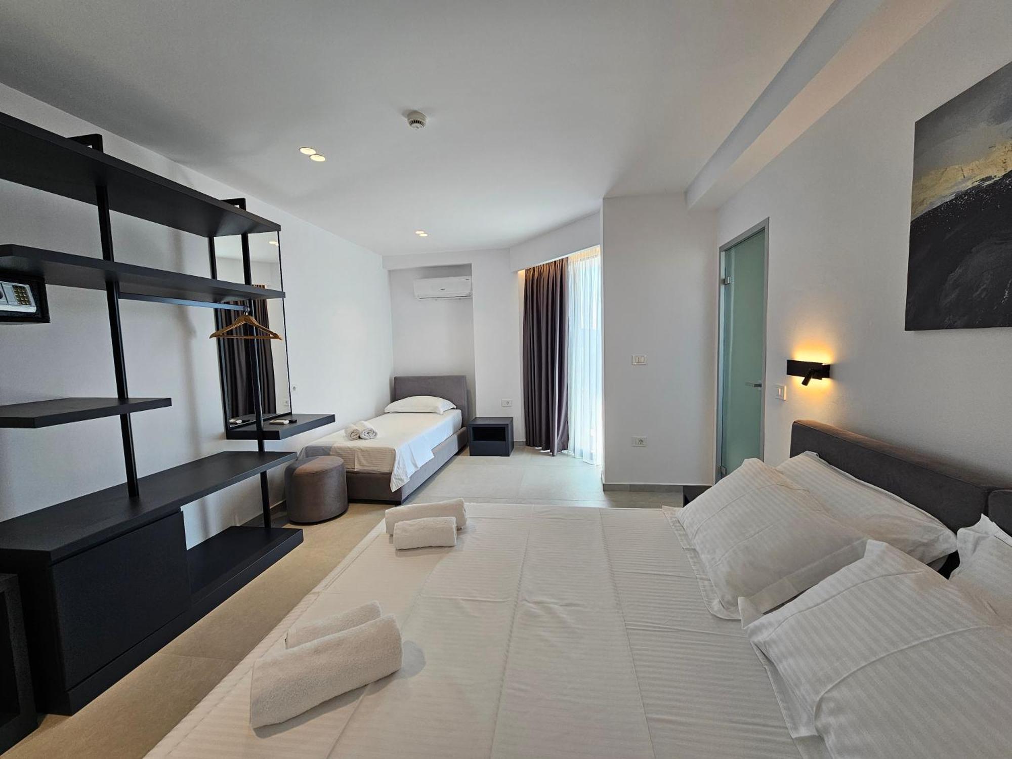 Adele Hotel Ksamil Eksteriør billede